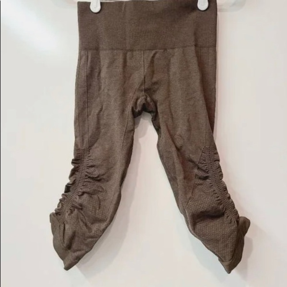 In the flow crop. New with tags incredible material they don’t make it anymore. - Picture 4 of 9